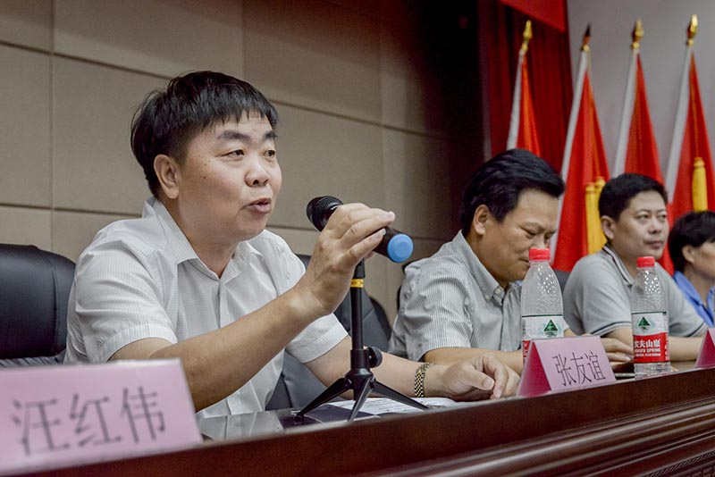 职代�?董事长张友谊发表讲话.jpg